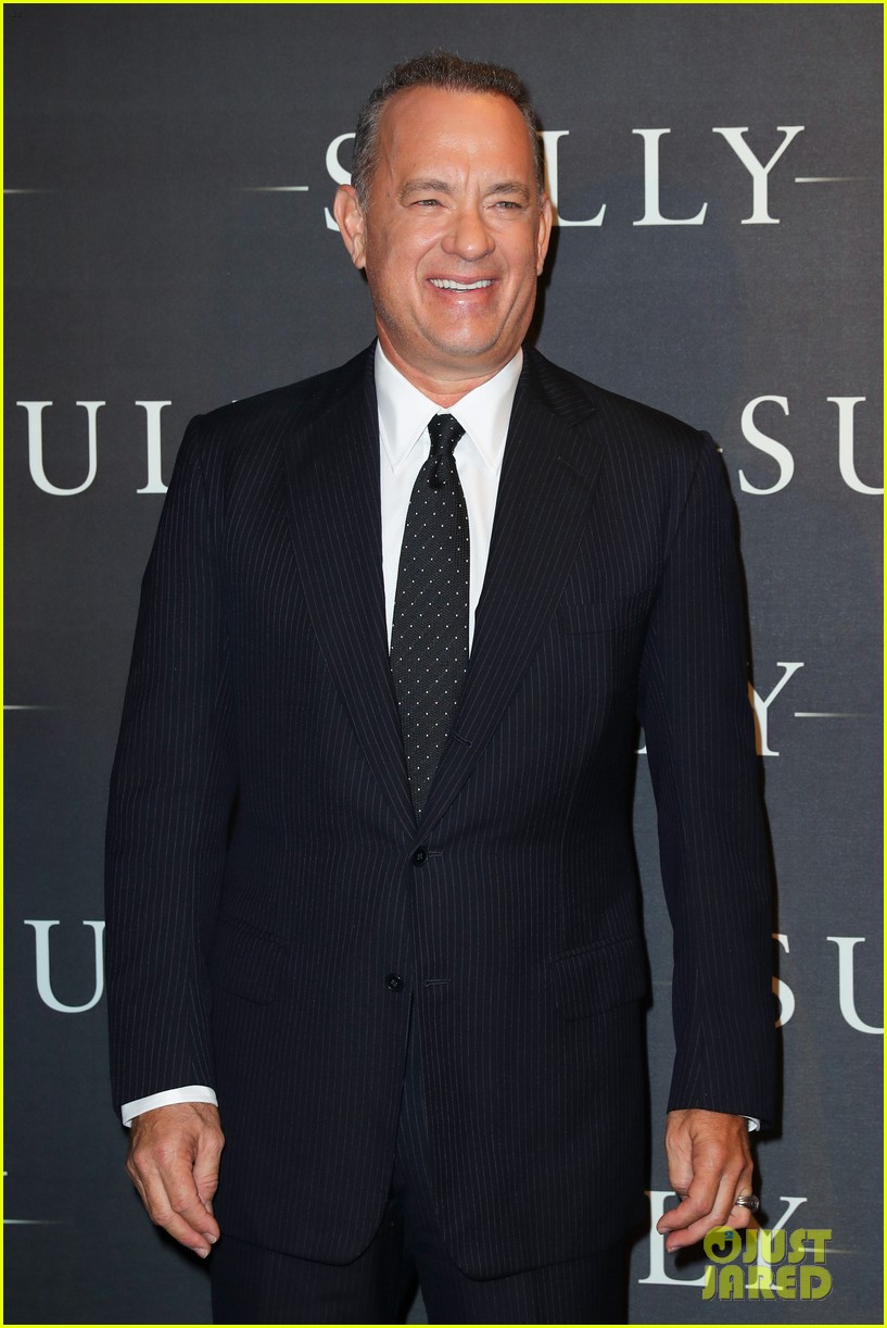 tom hanks premiere sully with the real captain sully 053811992