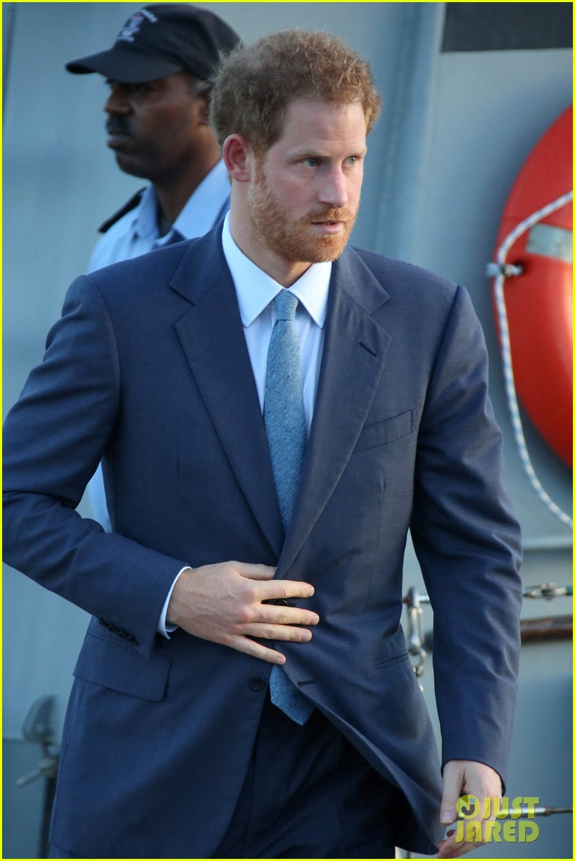 prince harry cant contact girlfriend megham markle as he travels caribbean 213815403