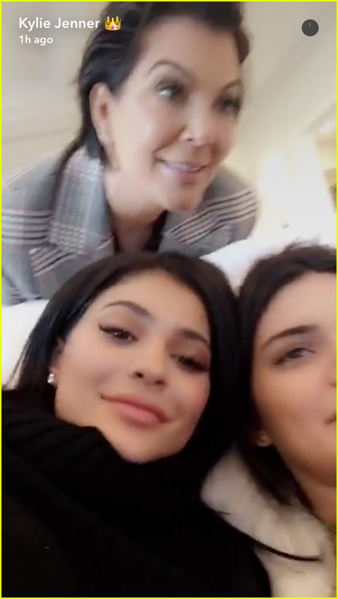 caitlyn jenner spends thanksgiving with kendall kylie 11