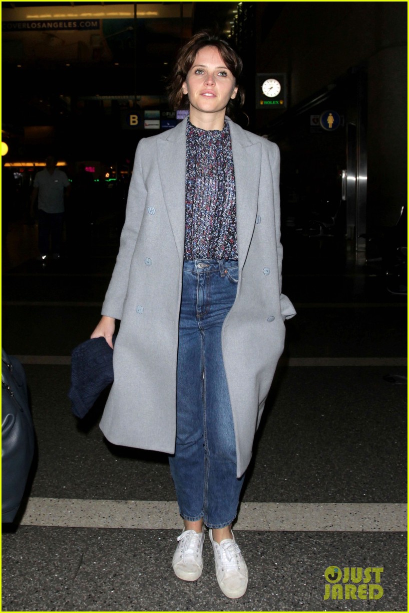 felicity jones arrives in style at lax airport 06