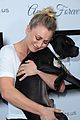 kaley cuoco stand up pits dog hollywood 03