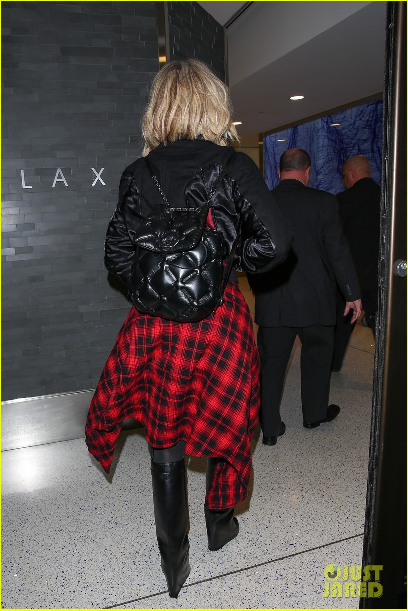 khloe kardashian grunge plaid shirt lax airport 26
