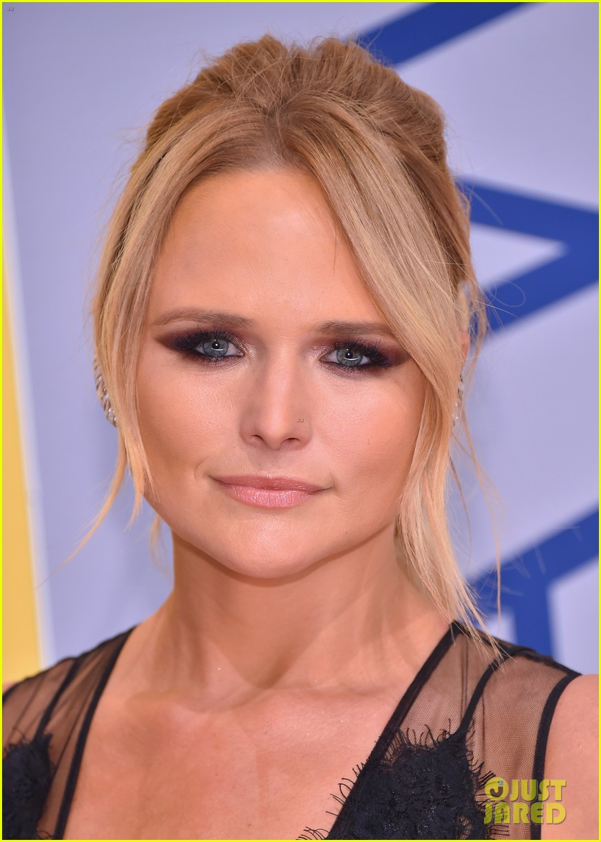 Miranda Lambert & Boyfriend Anderson East Couple Up at CMA Awards 2016