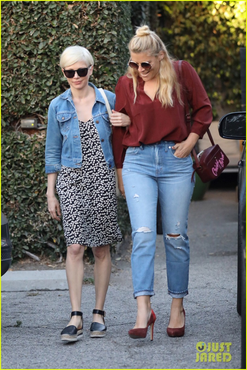 busy philipps michelle williams enjoy an afternoon shopping at madwell 15