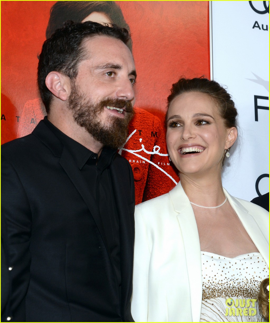 Pregnant Natalie Portman Dazzles in Dior at 'Jackie' Premiere Photo