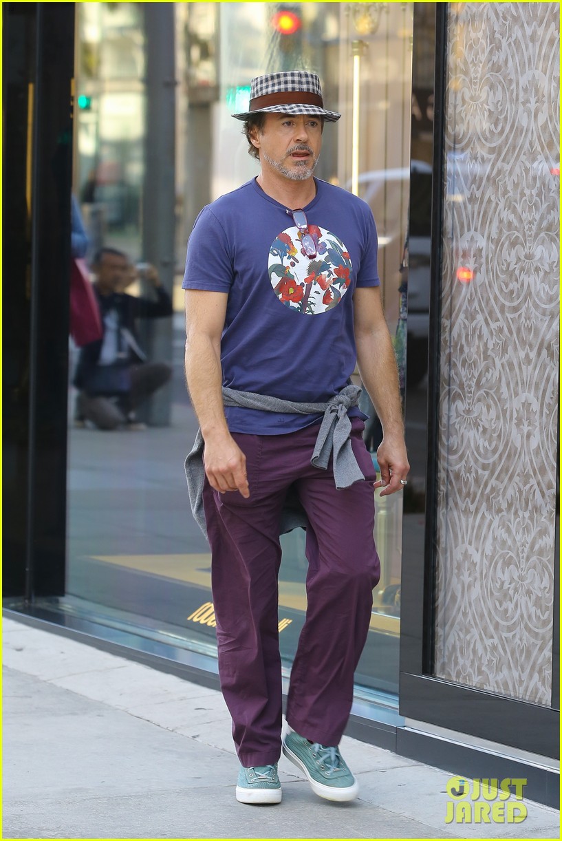 rdj enjoys a day shopping in beverly hills 073801728