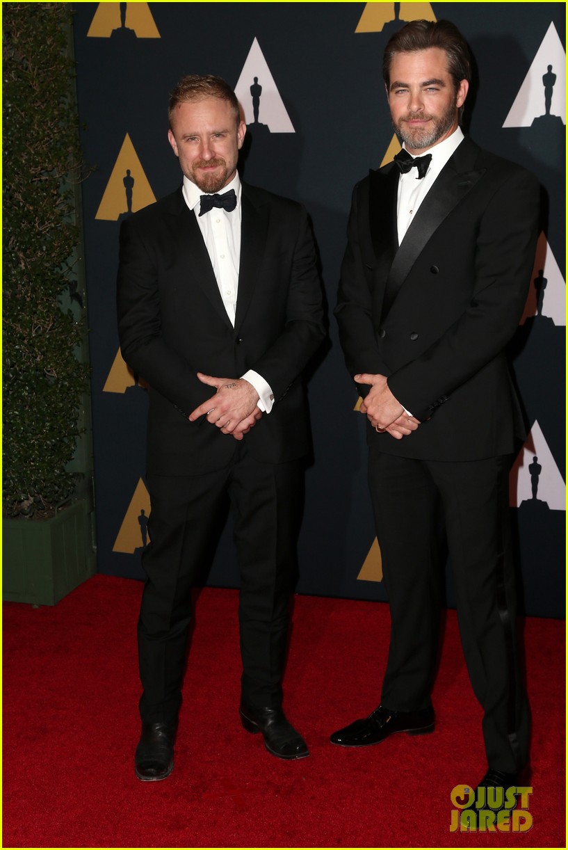 ryan reynolds chris pine look so hot at governors awards 033807629