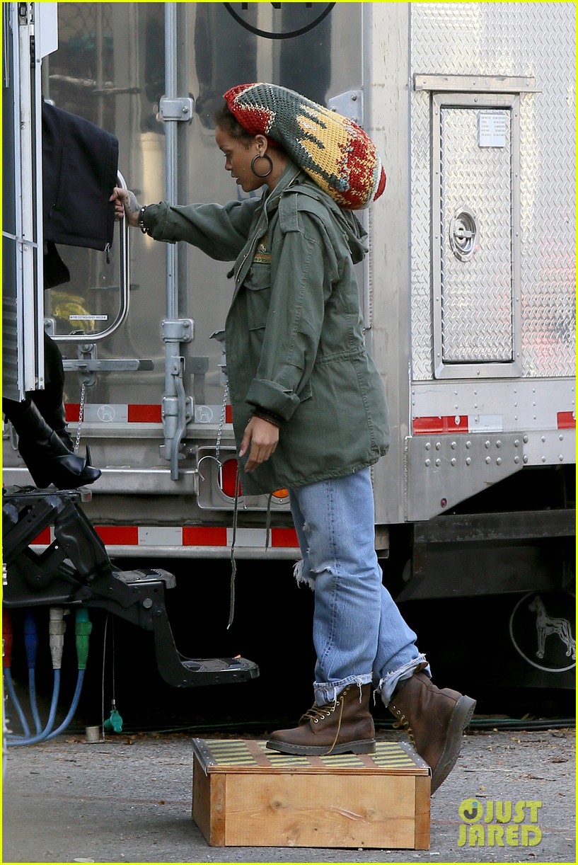 rihanna returns to the set of oceans eight 053800301