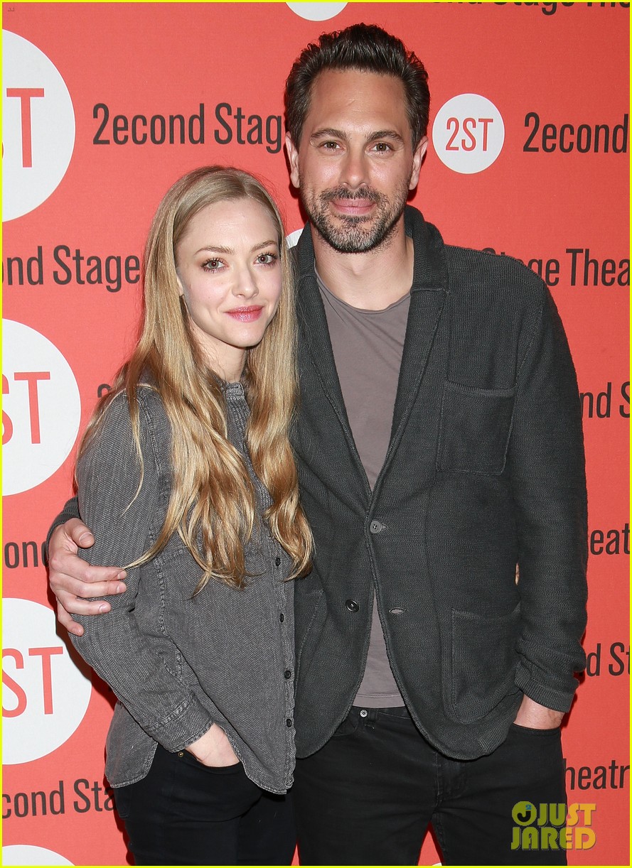 Amanda Seyfried is Pregnant, Expecting Baby with Thomas Sadoski! Photo(01)
