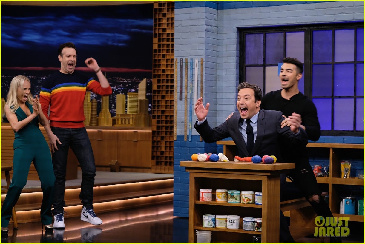 VIDEO Jason Sudeikis & Kristin Chenoweth Face Off Against Jimmy Fallon