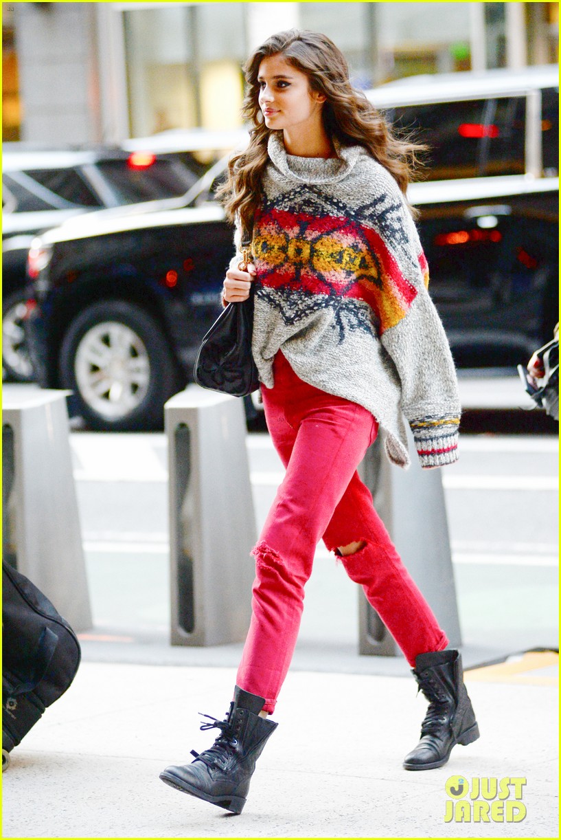 taylor hill heads to a victorias secret fashion show fitting 033799436