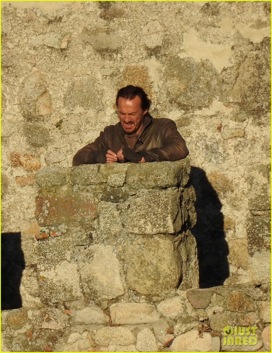 nikolaj coster waldau and jerome flynn continue game of thrones filming in spain 15
