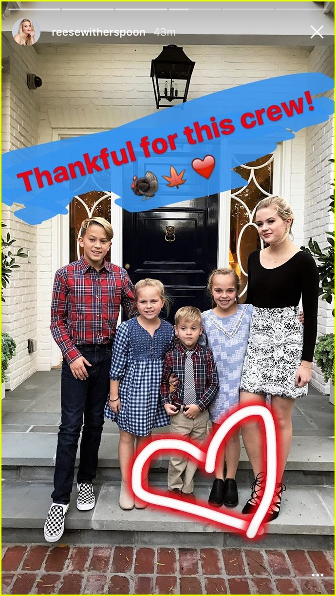 reese witherspoon shares cute thanksgiving family photos 043815441