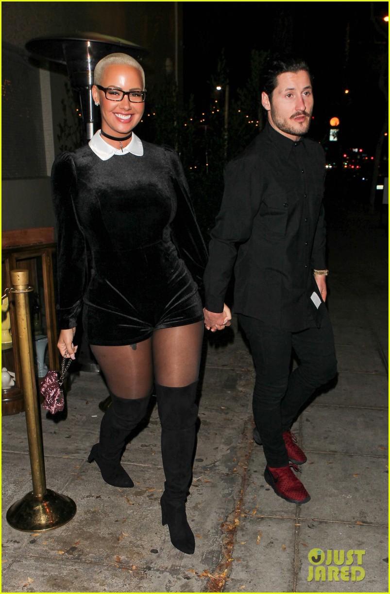 amber rose val chmerkovksiy hold hands on date night 123825180