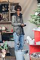 halle berry debuts her shorter hairdo while christmas tree shopping 02