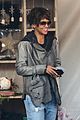 halle berry debuts her shorter hairdo while christmas tree shopping 03