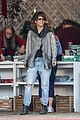 halle berry debuts her shorter hairdo while christmas tree shopping 05