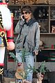 halle berry debuts her shorter hairdo while christmas tree shopping 06