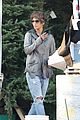 halle berry debuts her shorter hairdo while christmas tree shopping 10