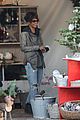 halle berry debuts her shorter hairdo while christmas tree shopping 15