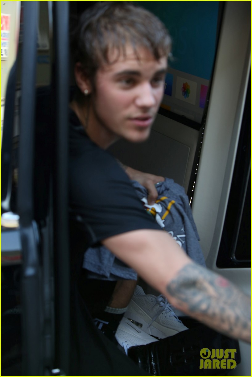 justin bieber drenched with sweat after boxing session 363820406