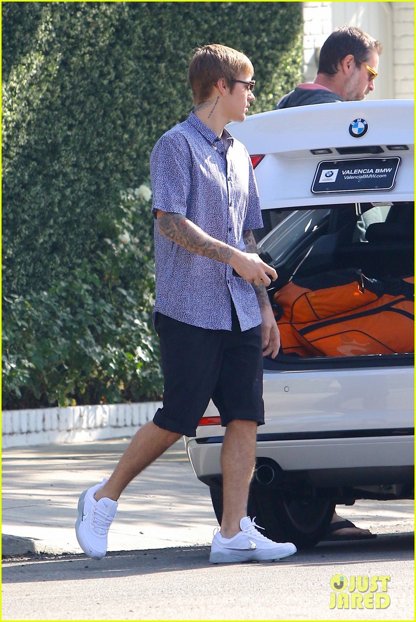 justin bieber is tired of paparazzis stupid questions 25