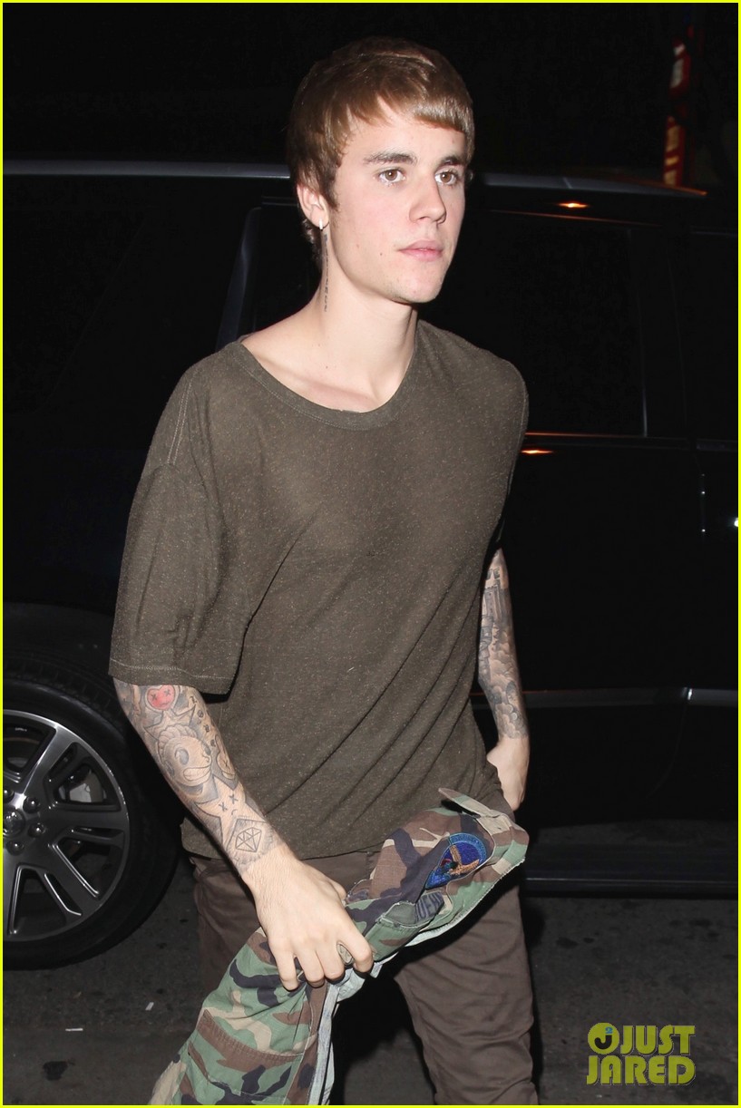 justin bieber asks paparazzi why you gotta yell at me 083825787