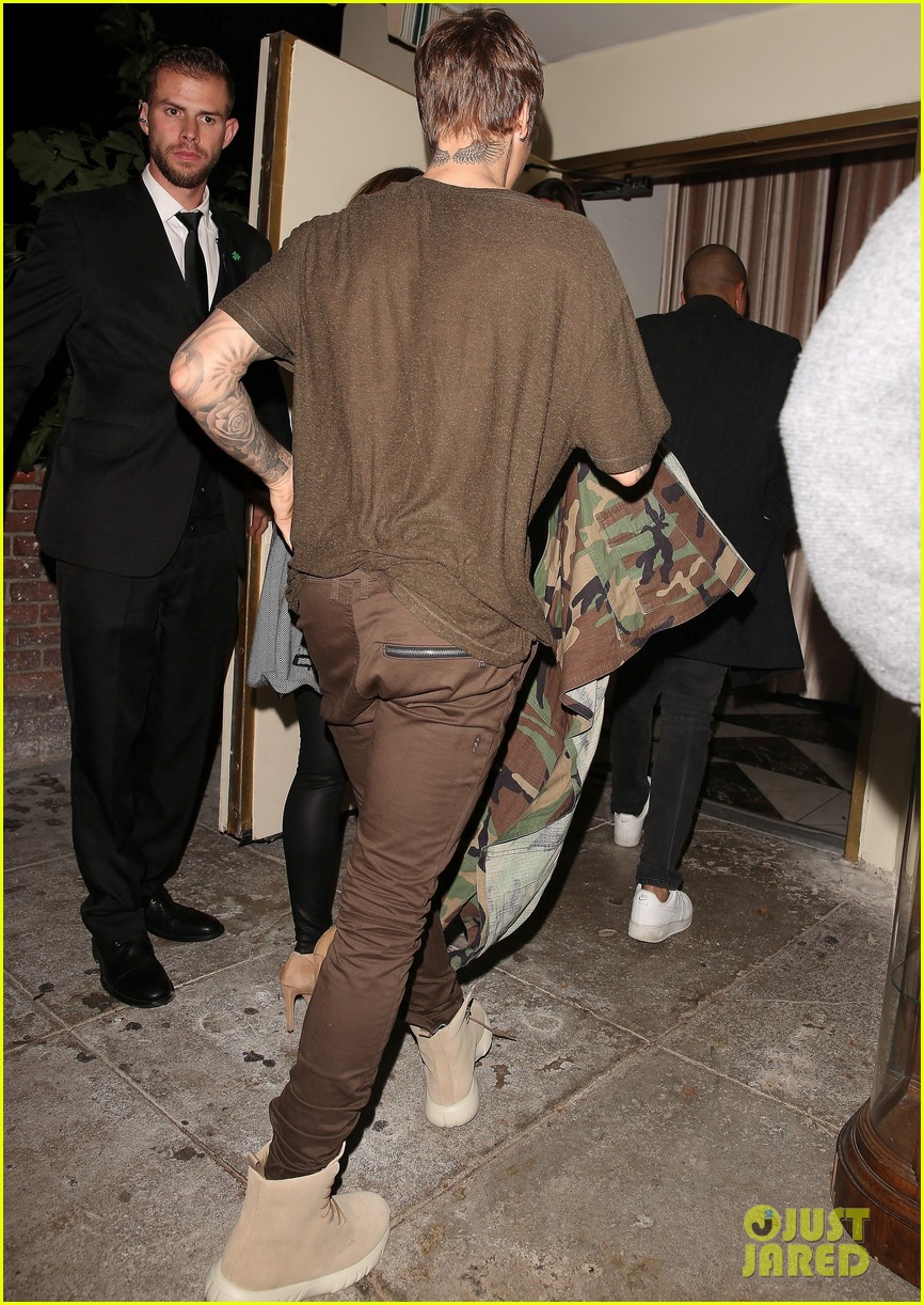 justin bieber asks paparazzi why you gotta yell at me 14