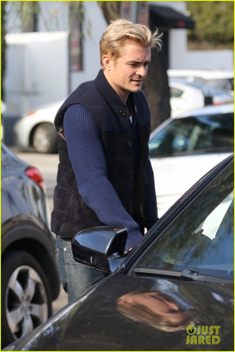 orlando bloom gets his blond hair touched up 133819295