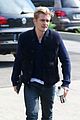 orlando bloom gets his blond hair touched up 08