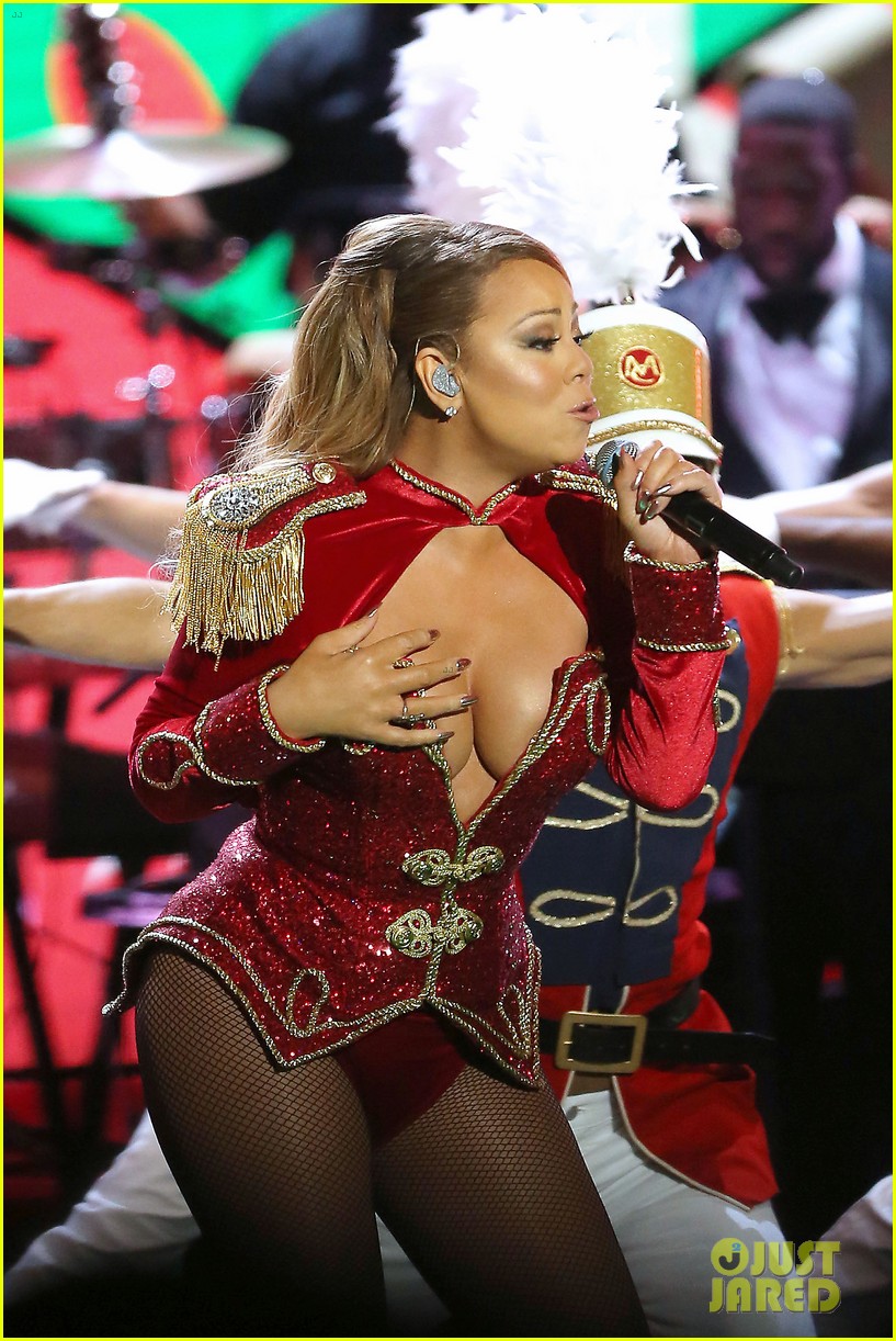 mariah carey holds bryan tanaka hand on stage at christmas concert 113820245