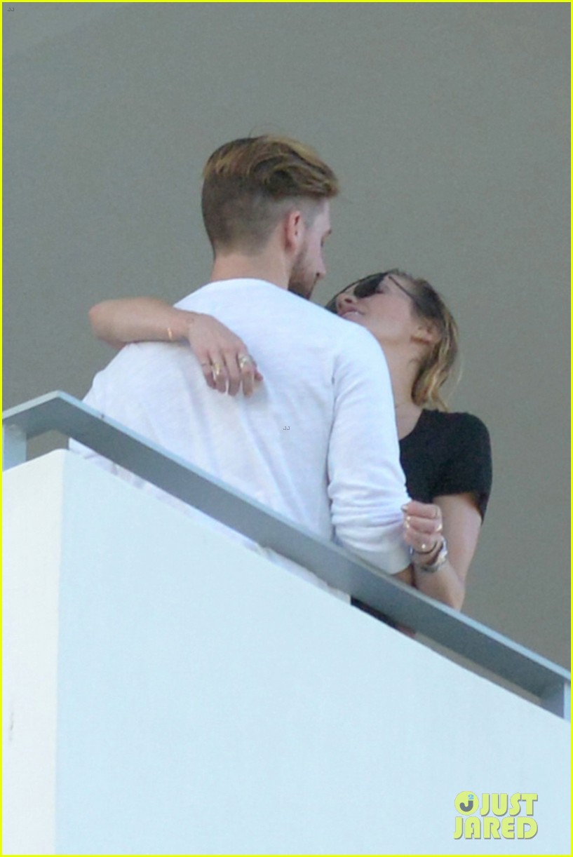 katie cassidy kisses mystery man while vacationing in miami 03