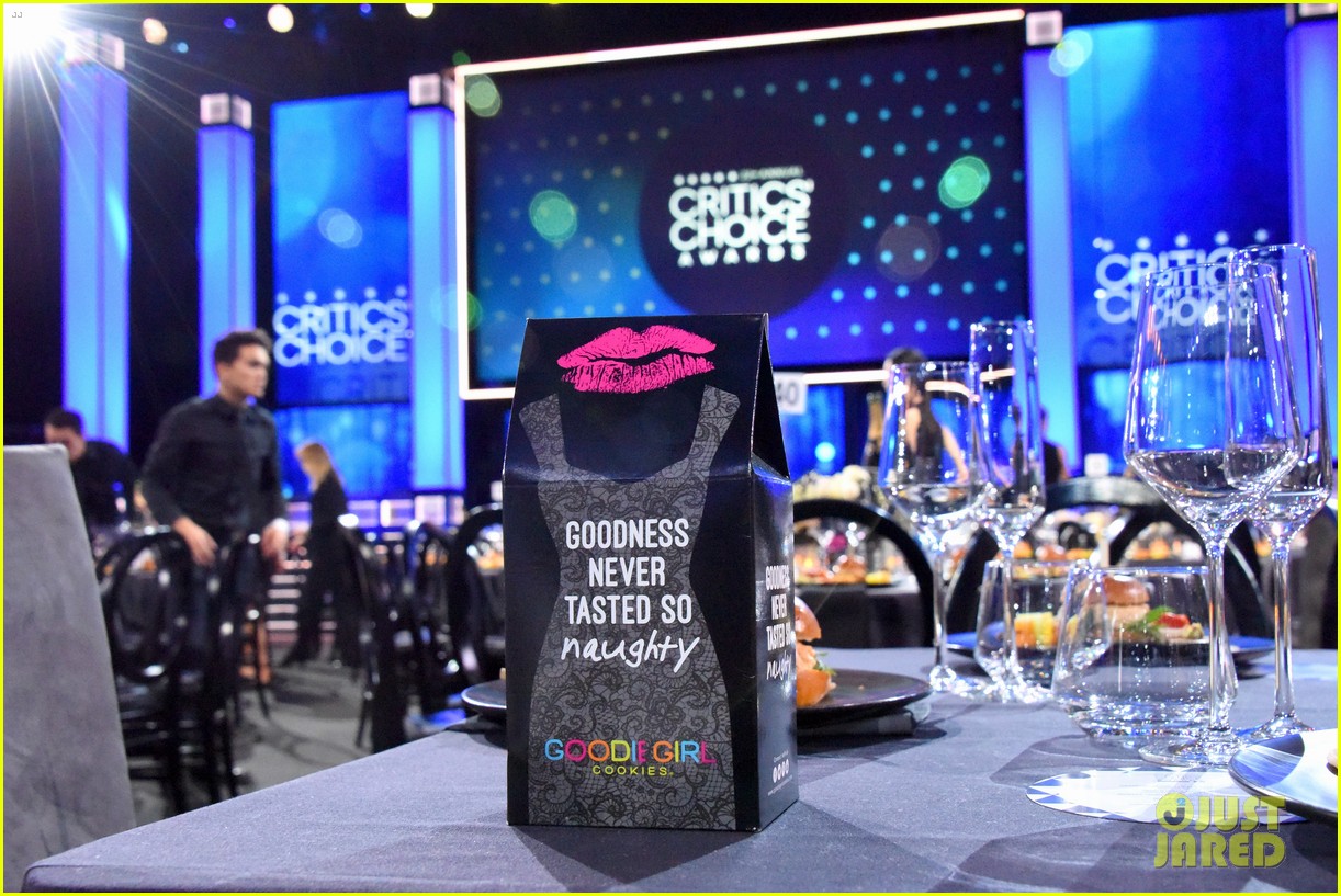 Celebs Dig Into Desserts at the Critics' Choice Awards Photo 3826216