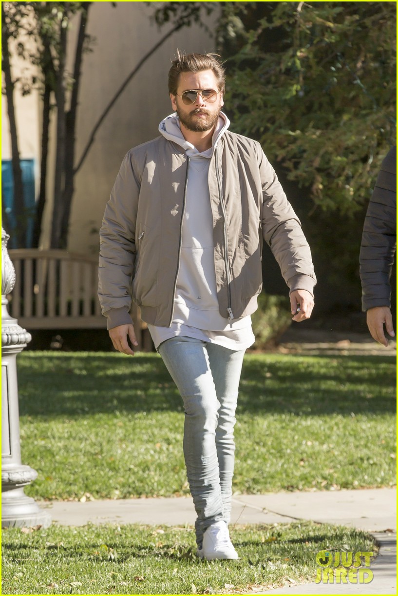 scott disick steps out after reportedly getting back together with kourtney kardashian 063819914