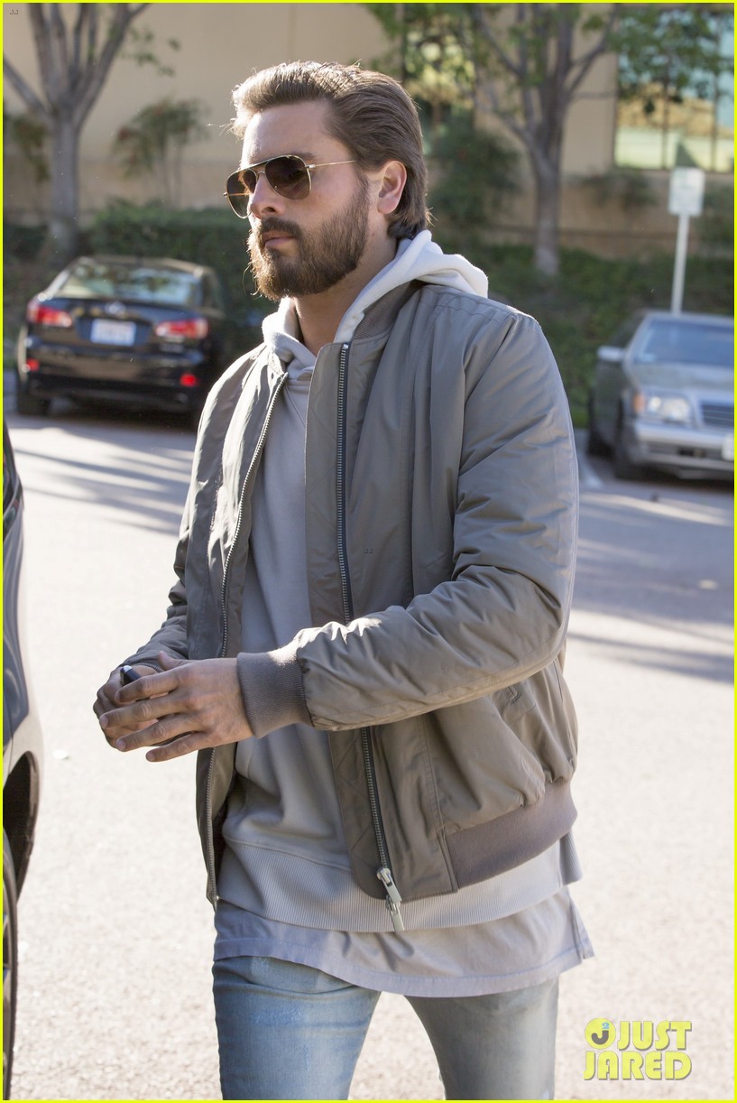 scott disick steps out after reportedly getting back together with kourtney kardashian 093819917