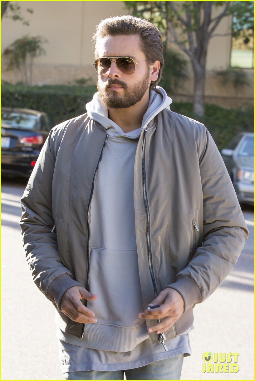 scott disick steps out after reportedly getting back together with kourtney kardashian 123819920