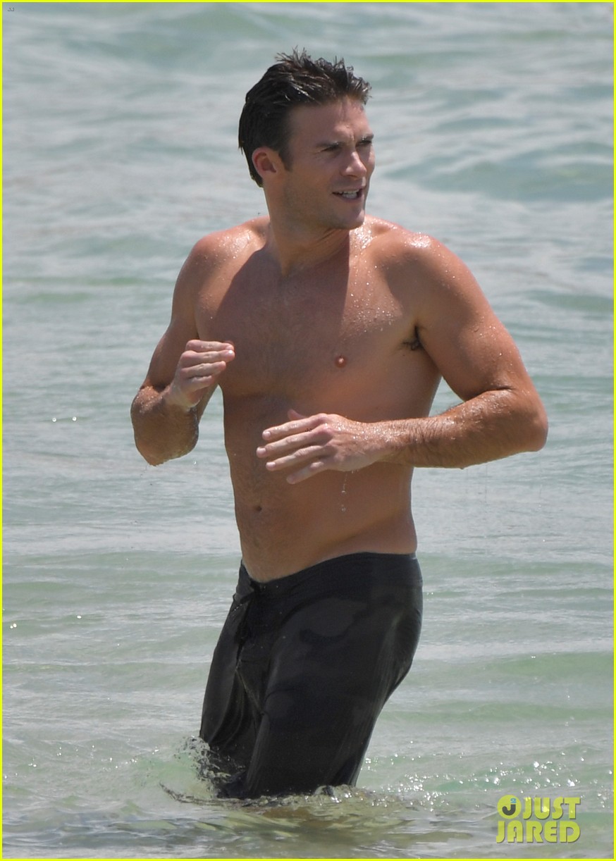 scott eastwood goes shirtless at the beach 033834048