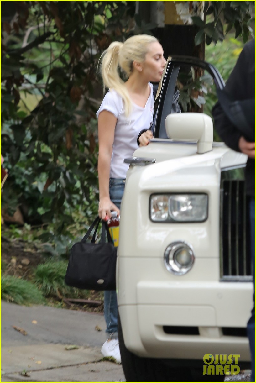 lady gaga stops by bradley coopers house 01