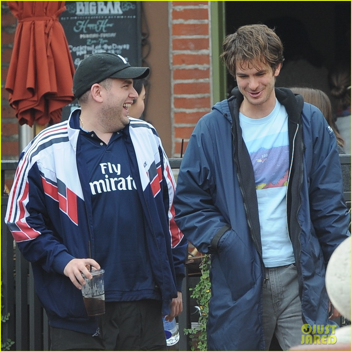 golden globe nominees andrew garfield and jonah hill meet up for lunch on set 163826883