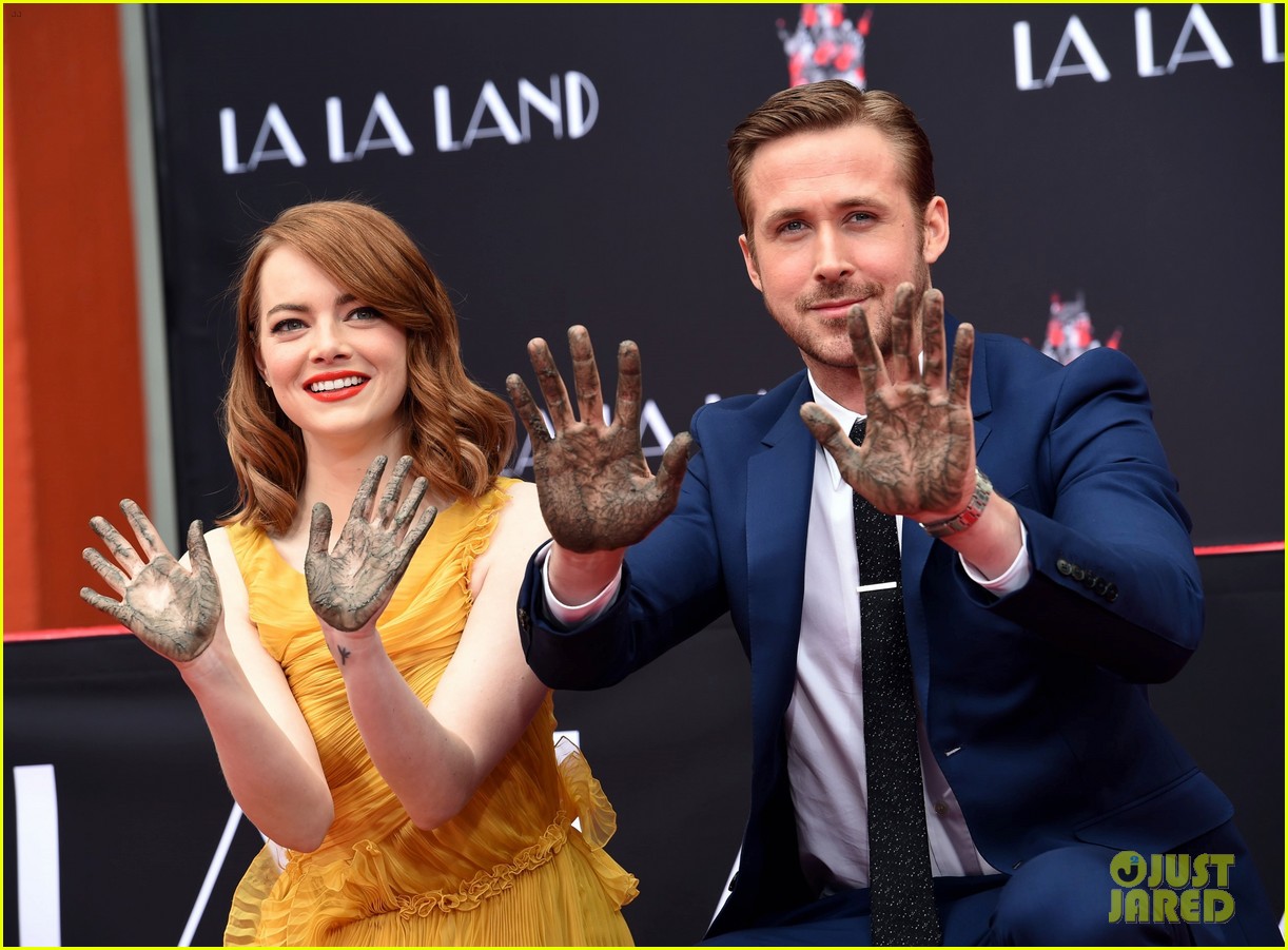 emma stone ryan gosling honored at hand footprint ceremony tcl chinese theatre 023823285