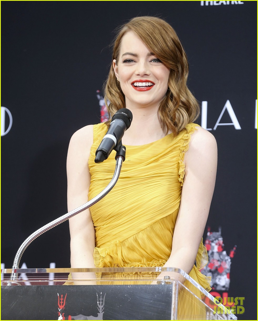 emma stone ryan gosling honored at hand footprint ceremony tcl chinese theatre 113823294
