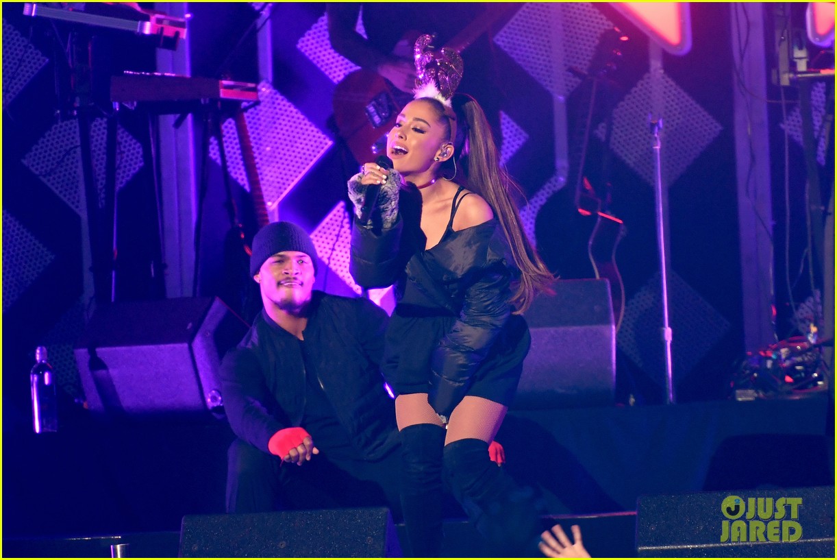 ariana grande dnce rock out at jingle ball 16