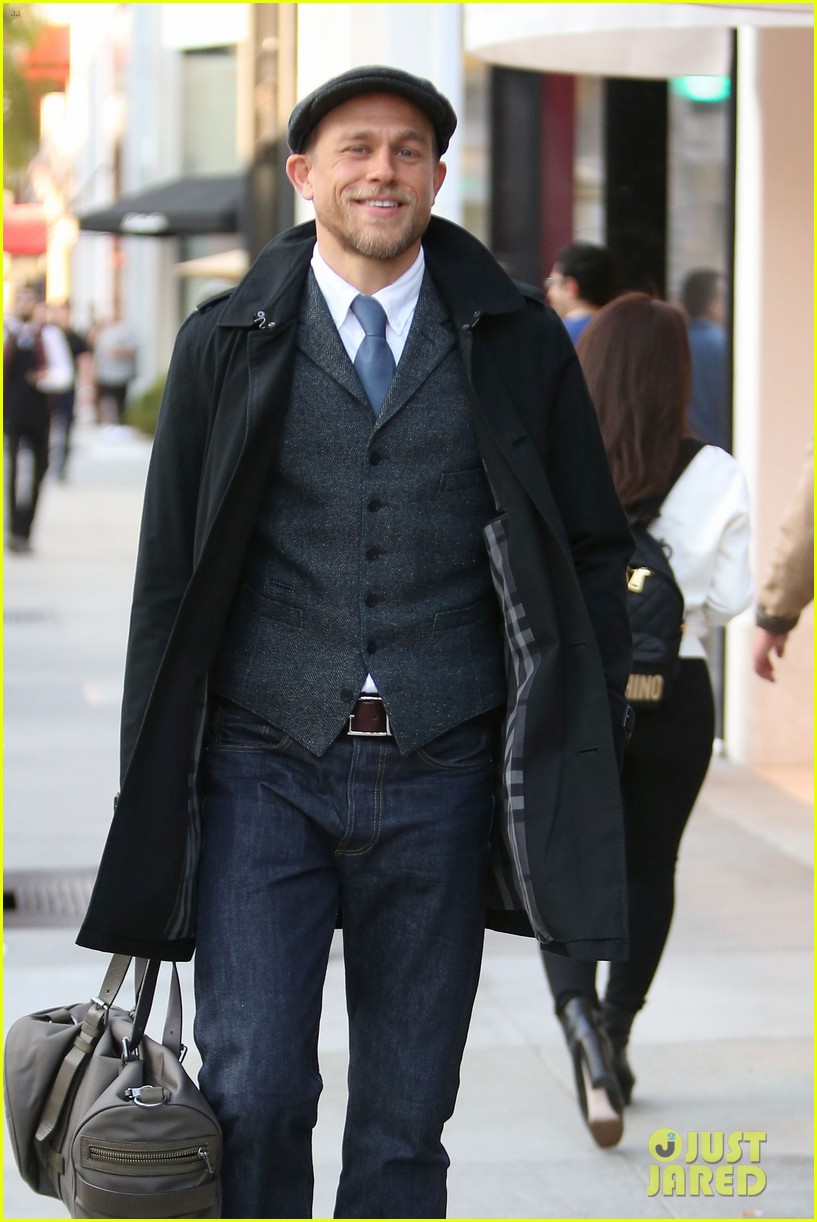 dapper charlie hunnam uses rodeo drive as his runway 113825039