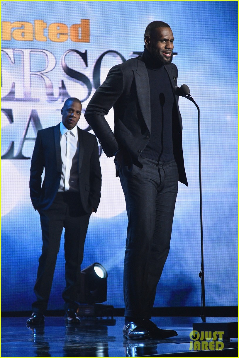 jay z helps honor lebron james michael phelps at sports illustrated sportsperson 02