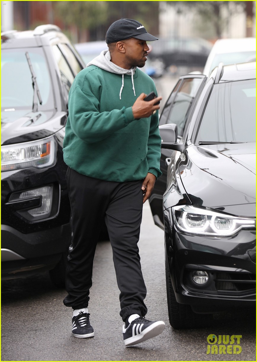kanye west steps out after cancelling european tour 093832571