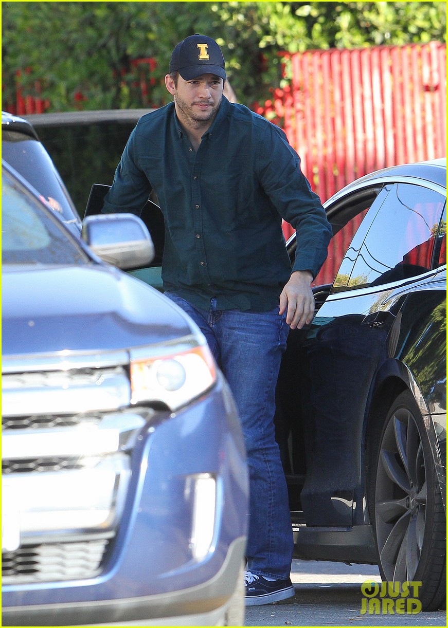 ashton kutcher makes first public appearance after new baby dimitris birth 073819853