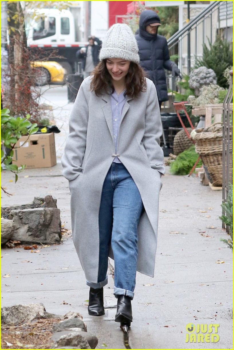 lorde continues working on her album in NYC 063823255