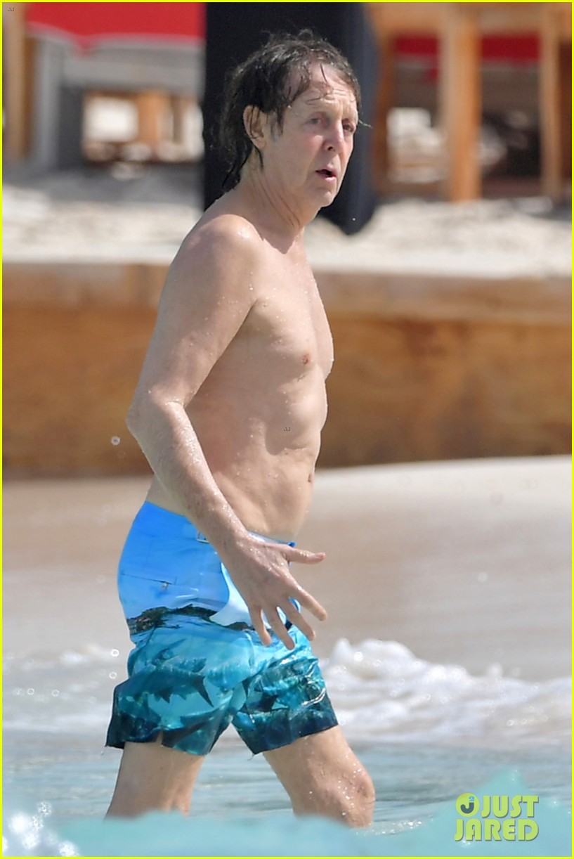 paul mccartney hits beach with daughter stella st barts 01