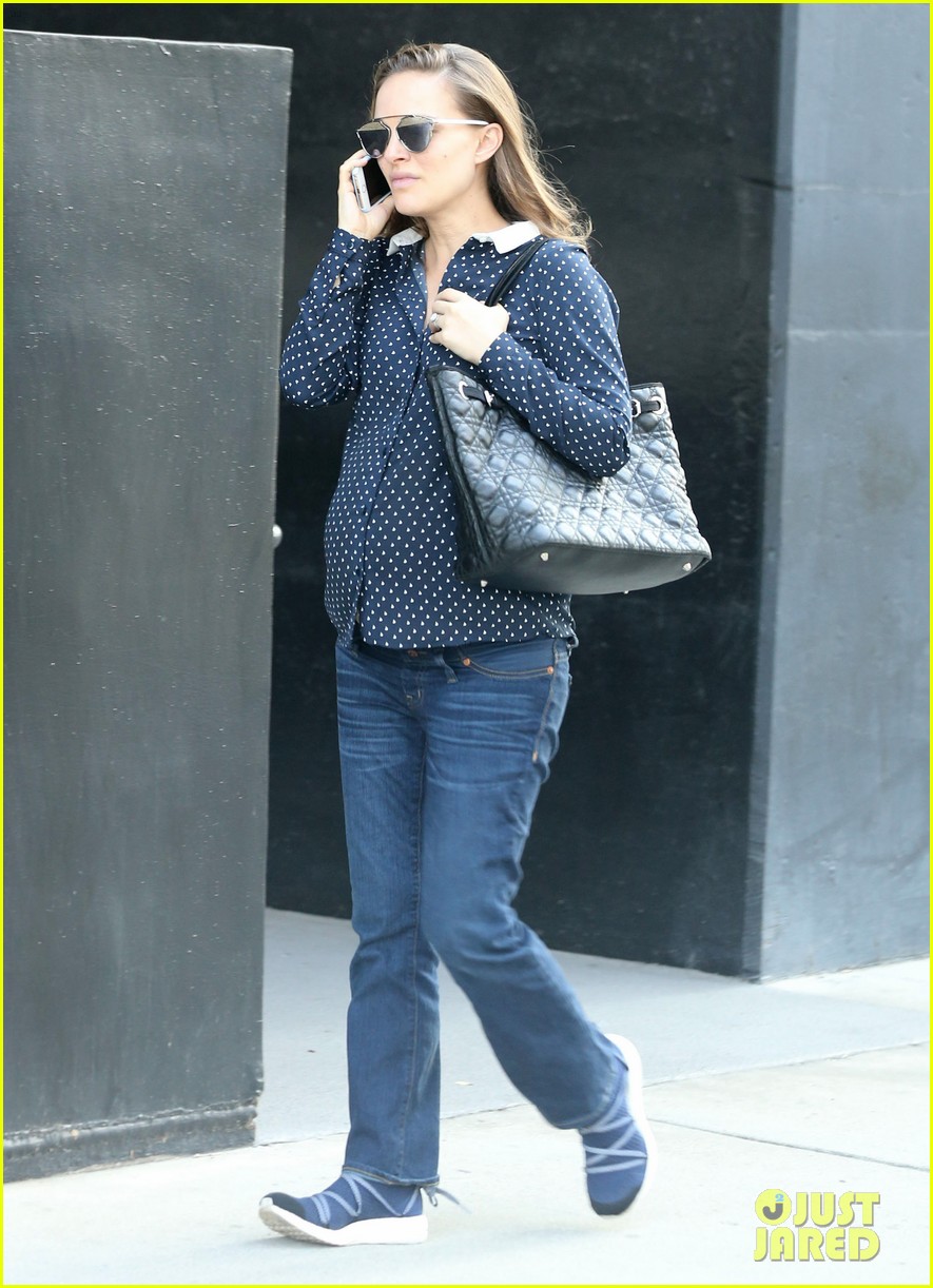 natalie portman shows off baby bump before doctors appointment 053827042