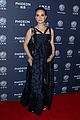 natalie portman holds onto her baby bump at awards 06